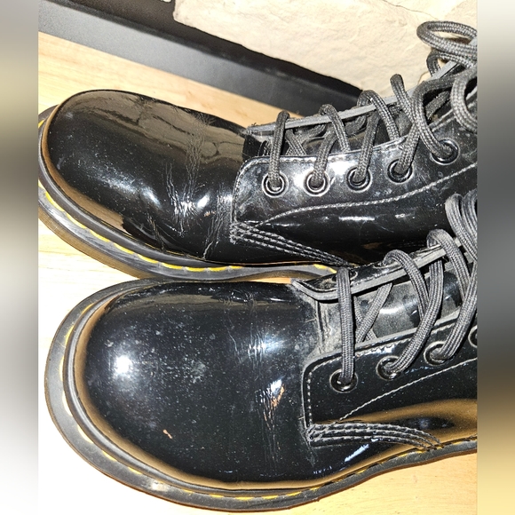 Dr Martens black patent leather boots size 7 - Picture 5 of 10